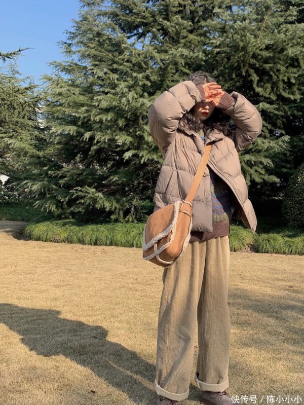丰泰优配 优衣库421618深米色羽绒服搭配